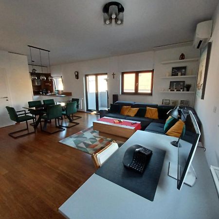Modern 4-Star Luxury Apt - Wfh Ready, Free Parking Zagreb Bagian luar foto